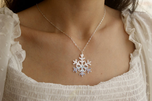 SNOW FLAKE NECKLACE